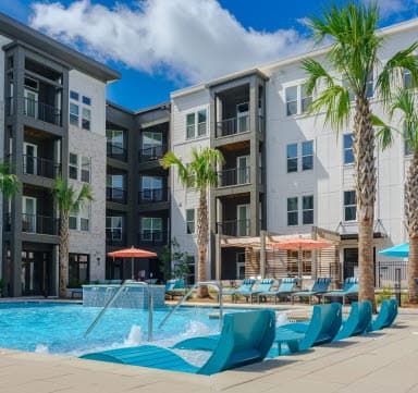 FY Pool with Bubblers_resize_383X511_crop_361X384_66_11.jpg